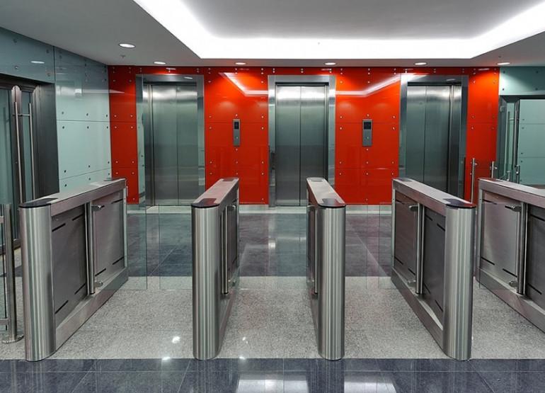 Вивальди Плаза: Вид главного лифтового холла